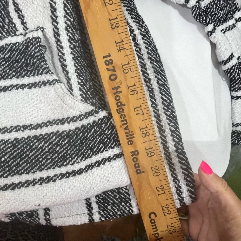 IGUANA JACK BOHO MEXICAN BLANKET HOODIE UNISEX L FITS‎ LIKE A MED BLACK/WHITE